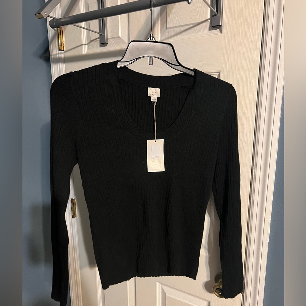 Ribbed low scoop neck sweater-XL